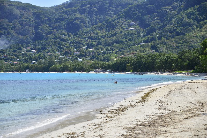 _DSC3104.JPG - the other side of the beau vallon bay