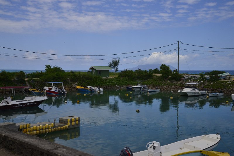 _DSC3171.JPG - small harbour between beau vallon and bel hombre