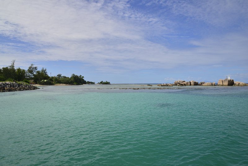 _DSC3233.JPG - La Digue harbour