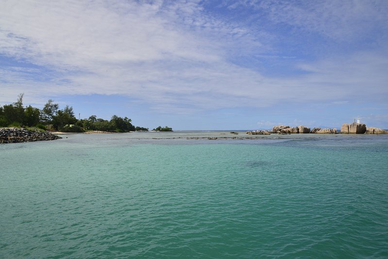 _DSC3233.JPG - La Digue harbour