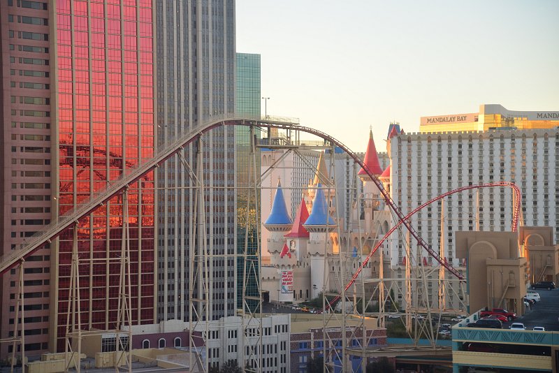 DSC_0031.JPG - roller coaster around 'new york'