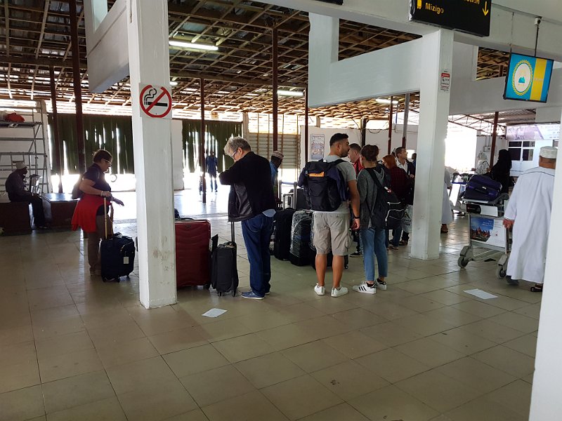 20181109_114457.jpg - baggage claim african style