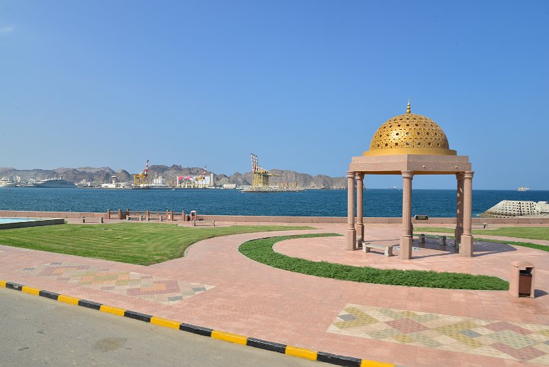 DSC_6061.JPG - muscat harbour