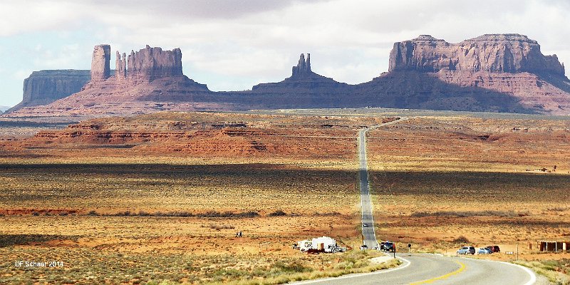 Horizonte 04.jpg - on our way back home on Hwy. 163 we had a last viewto the rugged red pillars of Monument Valley just north of theArizona-Utah-Border, USA.   click here for Google Maps View   Position (camera): N37°06'19" W109°59'02", elev. 1590m/5230ft Camera: Panasonic TZ41, date: 02/04/2014, 09:55 local