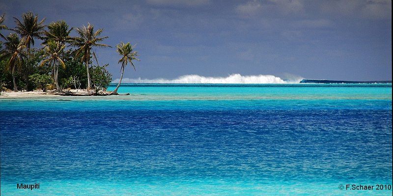 Horizonte 10.jpg - shows the distant coral-reef off the small island of Maupiti, 40 km west of BoraBora, Polynésie Française. I made the picture from a tiny Motu (coral Island) looking west. We lived there for a few days in 2010...   click here for Google Maps View   Position : not recorded Camera : Nikon D200