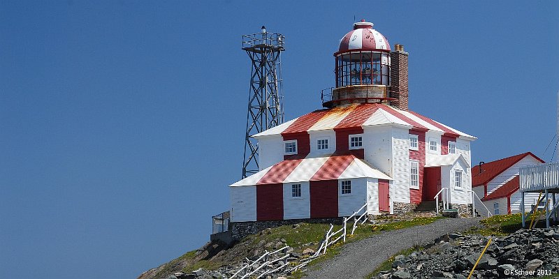 Horizonte 100.jpg - shows the old lighthouse at Cape Bonavista (Newfoundland) on the eastenmost point in Canada. Cape Bonavista was approached by John Cabot in 1497. The old lighthouse was erected 1843 und worked until 1962, replaced by a modern steel-tower, seen behind. The idyllic town of Bonavista about 5km southwest is wellknown for its architecture and the harbour.   click here for Google Maps View   Position (lighthouse): N48°42'04" W53°05'06", elev.15m/50ft (ground) Camera: Nikon D200 zoom 18-200 at 55mm, date: 11/06/2011, 13:23