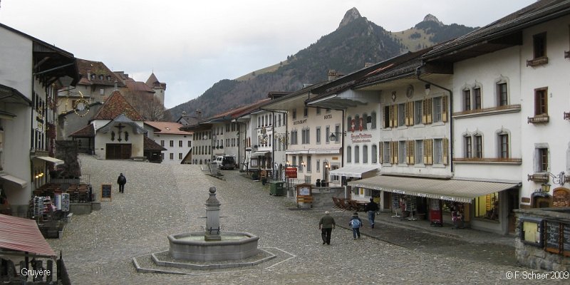 Horizonte 11.jpg - shows the heart of the old village of Greyerz/Gruyere just at the "border" between the french-and the german speaking part of Switzerland. On top of the village is an old public accessible Castle, built 1272 with interesting expositions. The region is wellknown for its famous cheese.    click here for Google Maps View   Position: N 46°35'01" E 07°04'53", elev. 815m/2620' Camera : Ixus 80