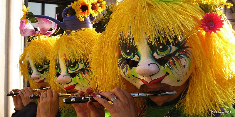 Horizonte 123.jpg - made a few years ago when we visited the "Basler Fasnacht"(Carnival in Basel, Switzerland). This very old and unique traditionend of Feb/beginning March lures tenthousands of spectactors. It startsin absolute darkness at 4:00 am with the sound of drums and piccolos.Shivering!.....you'll never forget this experience.....   click here for Google Maps View   Position: N47°33'36" E07°35'23" elev.240m/790ft Camera: Canon Ixus 80IS, date: 14/03/2011