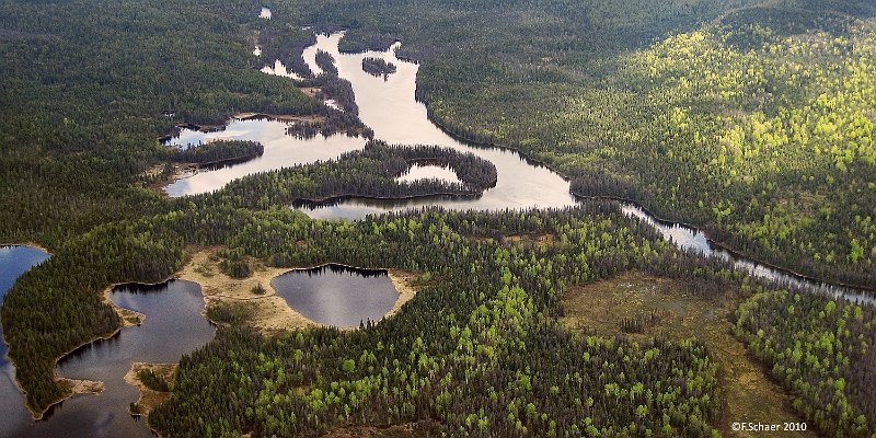 Horizonte 126.jpg - an aerial view over the Stillwater Area onMurtle River in famous Wells Gray Provincial Park BC Canada.Due to lots of meltwater end of May most of the lower partsand meadows are overflooded. Murtle River flows from uppercentre to lower right.   click here for Google Maps View   Position: N52°03'55" W119°55'31", elev.(river): 980m/3225ft Camera: Canon Ixus 80IS, date: 24/05/2010, 14:04 local time