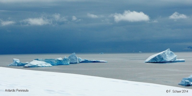 Horizonte 14.jpg - I made from the shore of a small island within the South Shetland Group on the northern edge of the Antarctic Peninsula    click here for Google Maps View   Position: S 64°30'03" W 61°46'08", Elev. about Sea Level Camera: Panasonic TZ41