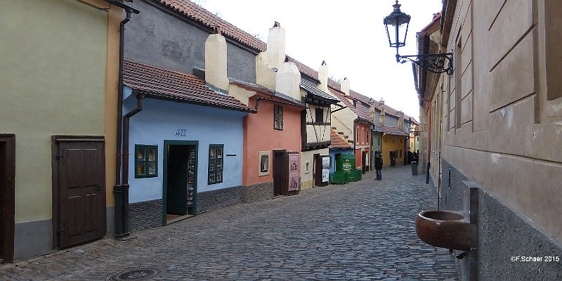 Horizonte 144.jpg - shows the wellknown "Golden Lane" (Goldmacher Gässchen)within the Castle of Prague. According to the history there werealchimists living and working here in the 16th century. Today it'sa touristic "must". Difficult to find a shortn moment without crowds...   click here for Google Maps View   Position: N50°05'31" E14°24'14", elev.260m/850ft Camera: Panasonic TZ41, date: 04/03/2015, 14:15 local