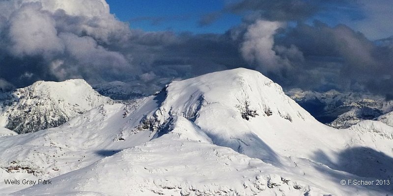 Horizonte 20.jpg - shows Azure Peak in "our" Wells Gray Provincial Park, just after an early snowstorm. May be I was the only exponent of the human's race within many miles around...   click here for Google Maps View   Estimated position: N52°19'14" W120°06'17" Elev. 2495m/8200ft Camera : Panasonic TZ20