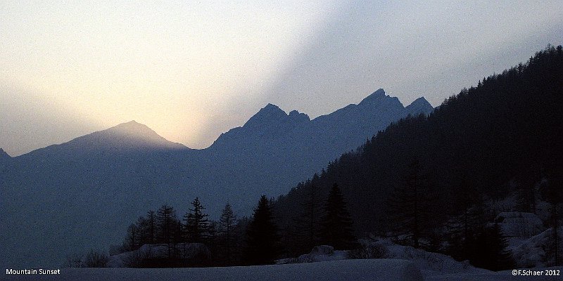 Horizonte 202.jpg - made on early evening coming back home from a half-daycrosscountry-trip to the Fafleralp (Loetschental, Switzerland) andit was getting quite cold after the sun sets behind the Restipass.   click here for Google Maps View   Position (camera): N46°25'28" E07°49'32", elev. 1595m/5245ft Camera: Canon Ixus, date: 11/02/2912, time not recorded