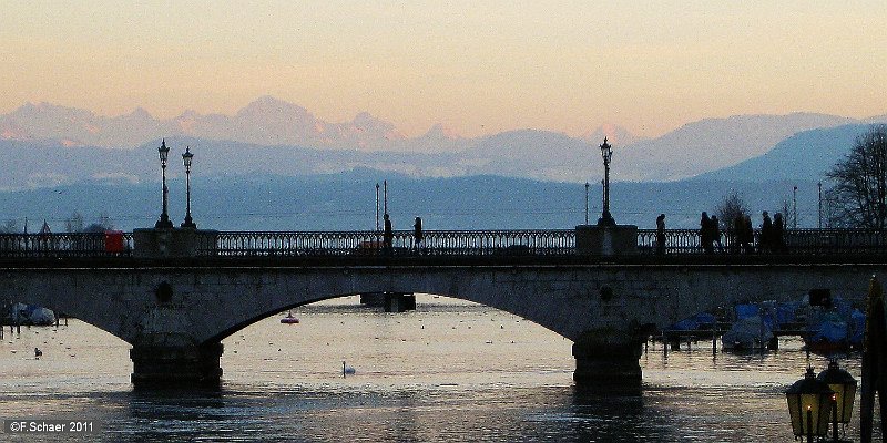 Horizonte 235.jpg - the "Quaibrücke" (quaybridge) over the Limmat-river in Zuerich,Switzerland with the Alps in the background, seen on a wintery afternoon.   click here for Google Maps View   Position: N47°22'12"/E08°32'33", elev.410m/1340ft Camera: Canon Ixus 80, date:10/02/2011, 16:27pm local