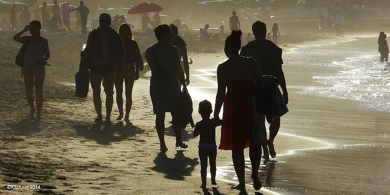 Horizonte 241.jpg - made on an early evening in Sayulita(Mexico)showing strolling people along the beachand I was impressed about the hard backlight.   click here for Google Maps View   Position: N20°52'12,48"/W105°26'34,85", at sea-level Camera: Lumix TZ41 at 216mm, date: 01.12.2014, 17:02 local