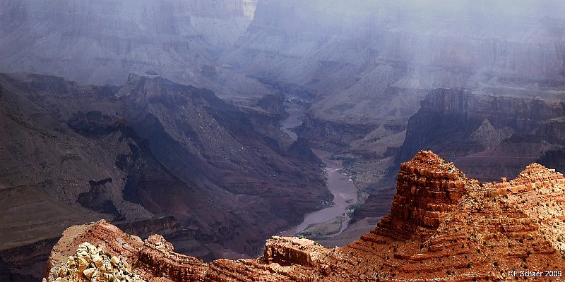 Horizonte 246.jpg - made on a stormy morning at the South Rim of the Grand Canyon where the mighty Colorado River winds on the bottom, more than 1,5km below. A few rainshowers were blown in from the eastern end of the Canyon against the Desert View Tower, the easternmost viewpoint along the Hwy.64    click here for Google Maps View   Position: N36°02'39"/W111°49'34", elevation 2280m/7500ft  Camera: Nikon D50 at 98mm, date: 23/03/2009, 11:43 local