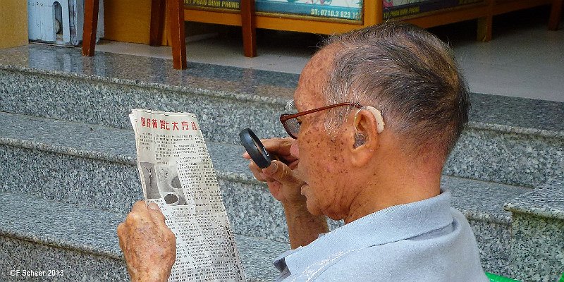 Horizonte 267.jpg - "older, but still informed" I made on a sidewalk somewherein Pnom Penh, Cambodia. I forgot to adjust the GPS, so the Positionswere wrong recorded..no google maps link due to missing gps position informations. Camera: Panasonic Lumix TZ20, date: 25/01/2013, 10:41 local