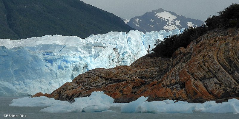 Horizonte 268.jpg - something for hot days! It shows El Glaciar Perito Moreno in Patagonia(Argentina). This impressive and growing Glacier is accessible from El Calafateand is a part of Glaciares-Parque-National (Unesco), close to the Chilenan Border.The Icewall is about 60m high and 1km long and ends in the Lake Argentina, whichis only 180m above sea-level. The average annual Temperature is +7,5°C only!   click here for Google Maps View   Position (Google Earth): S 50°28'56"/W 73°01'43", elevation 180m/590ft above sl. Camera: Panasonic Lumix TZ40, date: 20. January 2014, 10:20 local time