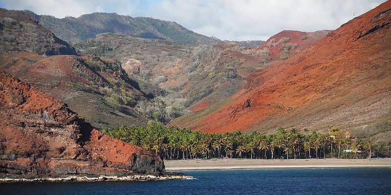 Horizonte 287.jpg - "Colors of the World" I made along the southwesternCoast of the very remote island of Ua Huka in the Marquesas-Group, about 1500 km northeast of Tahiti in French Polynesia.It shows the colorful Bay of Haavei, accessible only by feet,by boat or on horseback...   click here for Google Maps View   Position (Google Earth): S 08°56'30"/W 139°35'40" at sealevelCamera: Nikon D50, Nikkor 55-200 mm, date: 29/11/2010, 15:40 local