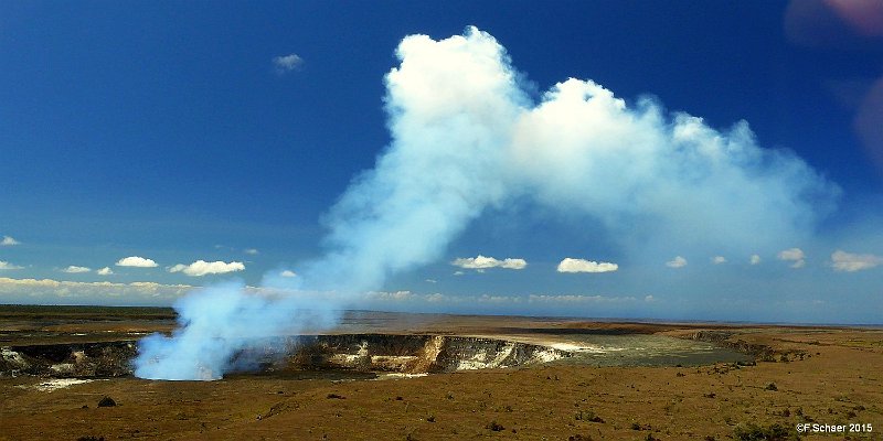 Horizonte 290.jpg - view from the North Rim to the Kilauea-Volcanowithin the Hawai'i Volcanoes National Park on Big Island.The smoke-column arise from the active Halema'uma'u-Craterin about 3km distance.   click here for Google Maps View   Position Camera: N 19°25'11"/W 155°17'16",elev.1245m/4095ftCamera: Panasonic TZ41, date: 04/06/2015, 10:40 local time