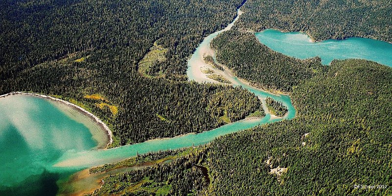 Horizonte 307.jpg - shows the Clearwater River between Azure Lakeand Clearwater Lake (left) in Wells Gray Provincial Park,made during a Scenic Flight. This part of the River isnavigable but shows strong currents.   click here for Google Maps View   Position (Centre): N 52°21'00"/W 120°16'00", elev.680m/2235ftCamera: Nikon D200 at 18mm, date; 05/08/2012, 12:45 local