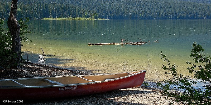 Horizonte 312.jpg - the peaceful, solitary and absolutely tranquil shoreof Azure Lake within Wells Gray Provincial Park in British ColumbiaCanada, accessible by Canoe or Boat only. (120km from the next village)Position: N 52°22'39"/ W 119°59'50", elev. 682m/2240ft above SL.Camera: Nikon D50, date: July 2009, (not exactly recorded)