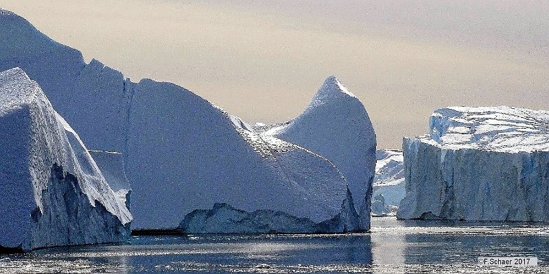 Horizonte 341.jpg - the impressive Icefjord west of Ilulissat,the biggest city and harbour on the Westcoast of Greenland.The Icefjord is a part of the Unesco World Heritage and getfed by the Sermeq Kujalleq-Glacier which flows 15m/daytowards the fiord creating Icebergs as big as City-blocks.Position: N 69°12?46"/ W 51°09'58", date: 24/08/2017, 14:26pmCamera: Sony HX400, on board of MS "Ocean Endeavour"