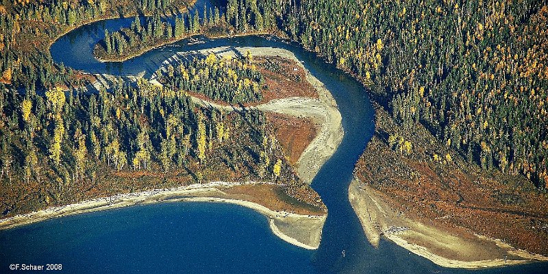 Horizonte 375.jpg - the mouth of Azure River in Azure Lake, within WellsGray Provincial Park, British Columbia, Canada,about 60km north ofour place. I made this picture on a low-level flight with Tourists.Look on Youtube:  https://www.youtube.com/watch?v=47ut_RClwW0Position: N 52°24'26"/W 119°56'21", elevation: 686 mCamera: Nikon D50 with Nikkor-Zoom, date: Sept. 2008