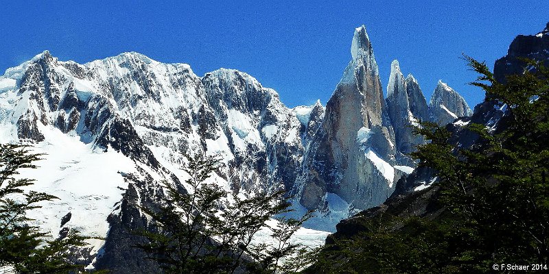 Horizonte 379.jpg - the incredible Cierro Fitz Roy in Los Glaciares-National- Park near the Village of Chalten in western Argentina,just at the Chilenean Border. This Peak was first ascended 1952.Next Airport is in El Calafate, 215km south.Position: S 49°16'44"/W 93°02'38", elevation 3'406m/11'200ft ASLCamera: Panasonic TZ41, date: 17.01.2014, 13:54 pm