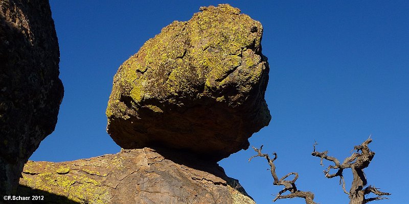 Horizonte 405.jpg - Maybe a symbolic Picture for our present instable World.... made on a long trail within Chiricahua Nationalpark in southern Arizona/USAPosition: N: 32°00'38" /W: 109°18'55", Date: 23/11/2012, Camera: Lumix TZ 20Vielleicht ein symbolisches Bild fuer unsere heutige instabile Welt. Entstand auf einem langen Marsch im Chiricahua-Nationalpark, Arizona