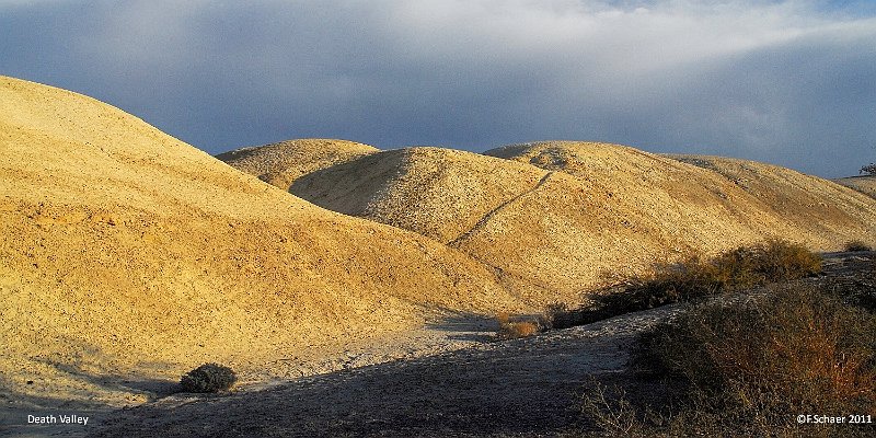 Horizonte 42.jpg - Death Valley, California, a favourite spot for long lonely hikes in this vast dry solitude...   click here for Google Maps View   Position (Camera) N36°27'35" W116°51'10" Elev. -5m/-15ft Camera : Nikon D200, 18-200mm