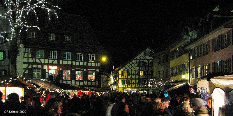 Horizonte 420.jpg - Traditional Christmas Market in Buelach, Switzerland, the village where I was born and lived long ago. Such Christmas Markets are very traditional and widespread in central Europe,  now unfortunately very restricted or cancelled!Position:  N 47°30'58" E 08'32'30", elev. 410m date: 08.Dec.2014Traditioneller Weihnachtsmarkt in Bülach, Switzerland, der Kleinstadt wo ich vor langer Zeit geboren wurde und auch lebte. Solche Weihnachtsmärkte sind traditionell und weit verbreitet in Europa, momentan aber beschränkt oder sogar verboten!