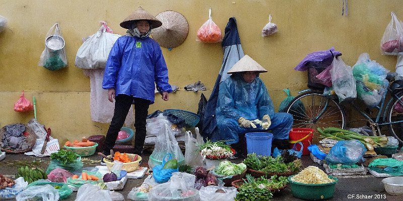 Horizonte 424.jpg - Exactly 8 years ago I made this picture on a cold morning at a public  vegetable-market beside Place Ton Duc Thang in central Hanoi, Vietnam Hanoi, the Capital of VietnamPosition: N 21°01'45" E 105°50'09", elev.18m/50ft, date: 08/01/2018