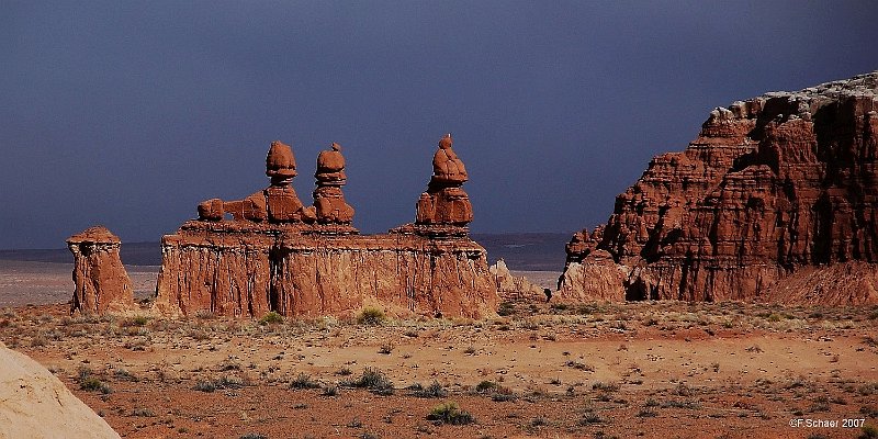 Horizonte 431.jpg - some unique Rock-formations within Goblin-State-Park near Hanksville, Utah/USA. This lesser known Park offers 14 km2 pitturesque natural Sculptures is easy acessible from Highway 14 and offers also a Wilderness-Campground.Position: N:38°33'22"/W110°42'27", elevation unknown, date: Oct. 10/2010 Canon ixus