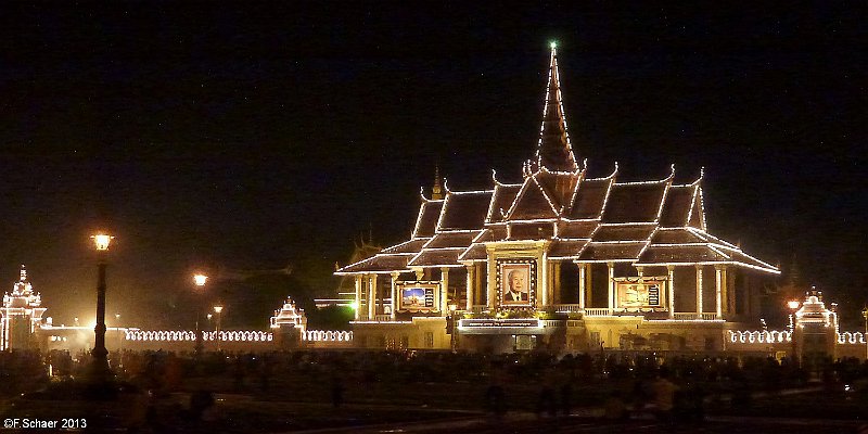 Horizonte 434.jpg - ade on the funeral of the controversal Prince Norodom Sihanouk (89) in Front of the Royal Pavillon in Pnom Penh, the Capital of Cambodia in 2013Position: N 11°33'57" E 104°55'56" at Sealevel, date: Feb 13/2013, Panasonic TZ20