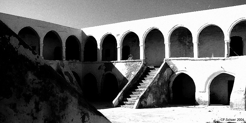 Horizonte 440.jpg - made long ago in Houmt Souk on the Island of Djerba, Tunesia,showing a historic Caravansary, recently converted in a Tourist Hotel.Position not recorded, Date: Spring 1994, Camera: Nikon F2AS on Tri-X