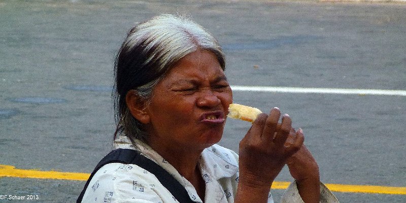 Horizonte 456.jpg - ugh, tastes horrible! I made this picture on a market in Pnom Penh, Cambodia,10.02.2013 late afternoon with my simple Panasonic TZ20