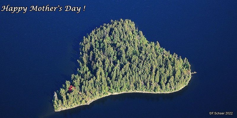 Horizonte 493.jpg - Happy Mothersday! A big THANK YOU to all Women for spent and spend Life to all of us!           I made this picture on a Low-level flight over Canim Lake in British Columbia, Canada.           showing the Heart-shaped Canoe Island. Pos N: 51°50'18" / W: 120°43'22"