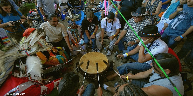 Horizonte 496.jpg - the big Drumming, a central part of every traditional Indian Powwow in North America, here at the annual Kamloopa- Festival in Kamloops, BC, CanadaPosition:  N: 50°40'37"/W: 120°19'49", date: 30.07.2011 Nikon D200