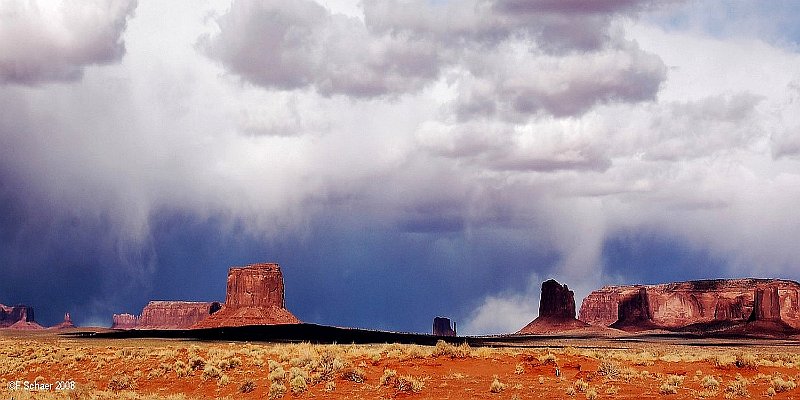 Horizonte 515.jpg - beside Highway 163 in the Monument Valley close to the Border to Utah, during an incoming Front from a Thunderstorm, looking north.Position:        N: 36°44'50"/W: 110°13'30" date: 22.03.2009 Nikon D50