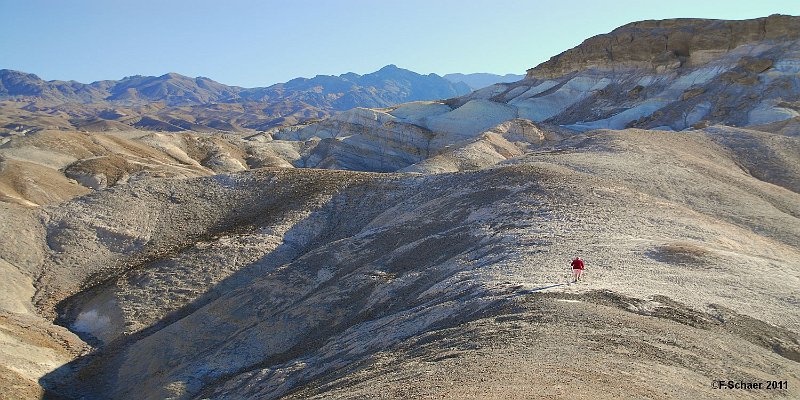 Horizonte 519.jpg - Serenity / Einsamkeit !I made this long ago on a Walk in Death Valley Nationalpark, USAPosition:      N: 36°27'44" W: 116.51'14", Camera: Nikon D200, Date: 09/11/2009