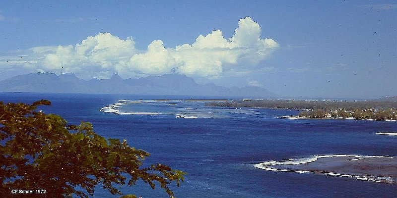 Horizonte 527.jpg - Long ago and far away: Exactly 50 years ago we celebrated New Year in Tahiti. I made this New-year-pic from our Balcony, it shows the Bay of Papeete, the Coral-Reef as well as the rugged Silhouette of MooreaPosition: S 17°32'43"/W 149°35'10"Date :        New Year 1973,  Camera: Edixa Reflex