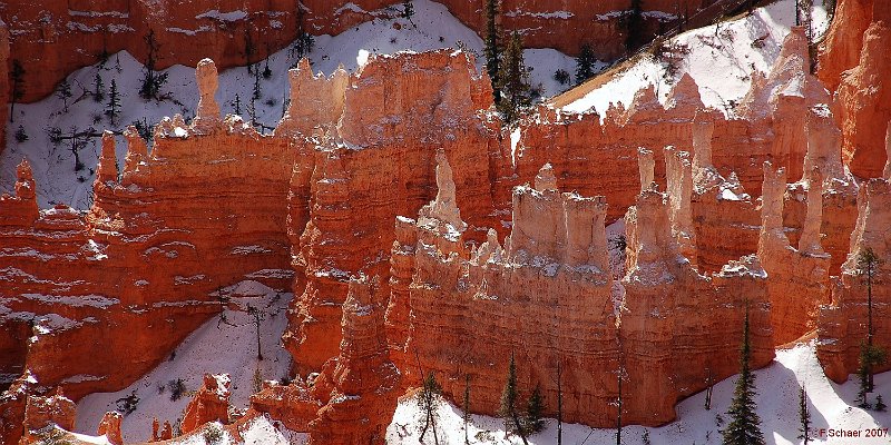 Horizonte 540.jpg - a crispy, cold morning from the south-Rim of the impressive Bryce Canyon-National Park in Utah, USAPosition:    N 37°36'26"/W 112°09'23" elev.         2500m/8220' date:        30.03.2007  Camera:    Nikon D 50