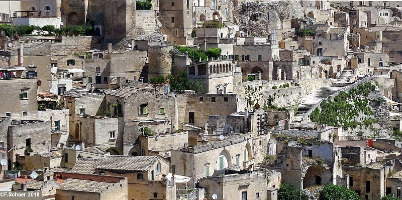 Horizonte 548.jpg - he picturesque Center of Matera, an old City in Calabria/southern Italy, wellknown for its Sassi(Cave-Dwellings)Position:    N: 40°39'/ E: 16°36'/ elev.400m/1300ftDate:        02/06/2018Camera:    Sony DSC 90