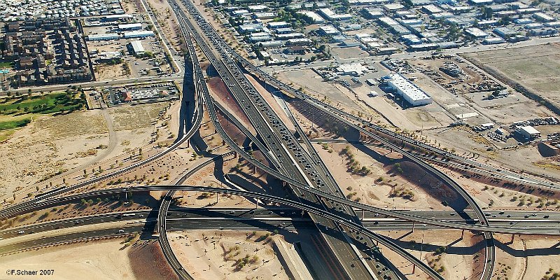 Horizonte 566.jpg - made on the short Final before Landing in Phoenix, Arizona, showing the busy Intersection of Highway 10 and 17, southeast of the City. Position:    N 37°27'41" /W 112°06'29". Date:03/12/2007