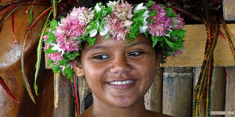 Horizonte 569.jpg - MILE ! I made on an Public-festival in Taipivai on the remote Island of Nuku Hiva in the Marquesas-Group in French PolynesiaPosition:  S 08°52'25"/W 148°03'50", Date: 22/03/016  Sony HX 400 V