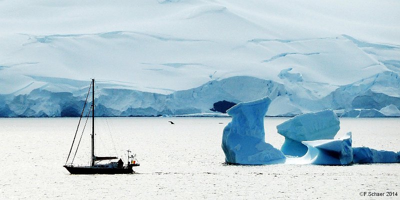 Horizonte 586.jpg - "Serenity" I made on a Excursion on Board of the small Cruiseship "Ushuaia" within the Antarctic OceanPosition: S 54°23'/W 61°46'Date: 19/01/2014, Camera: Panasonic