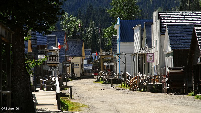 Horizonte 601.jpg - Picture 601 shows the Main-Road in Barkerville, a historic Goldrush-town from around 1860, ca. 80 Km east of Quesnel in Central British Columbia,now a busy Tourist-Attraction                          Date: 09.06.2011, Camera: Nikon D200