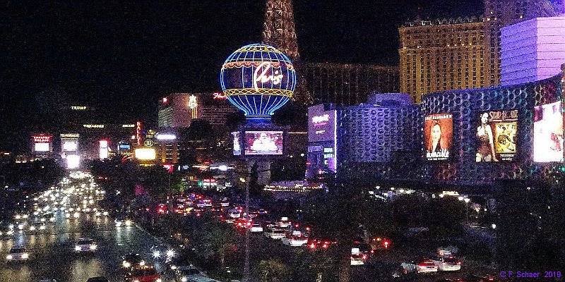 Horizonte 614.jpg - ade on a walk on the nightly "Strip" in Las Vegas/Nevada.Date: December 11/2019, Camera: Sony HX90
