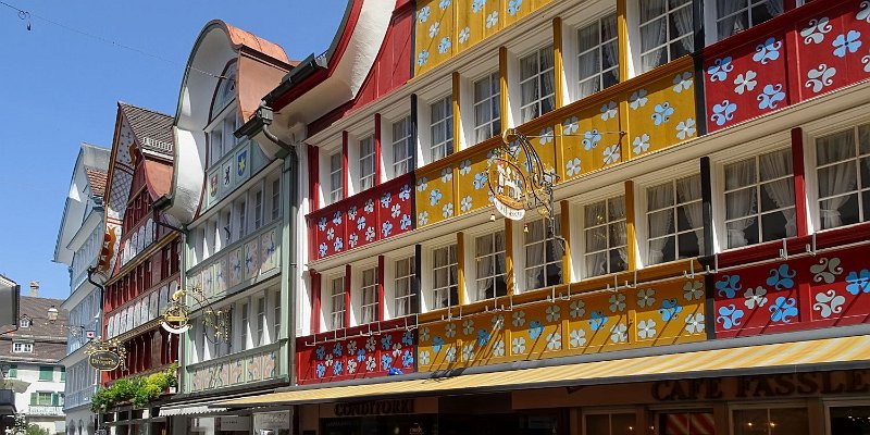 Horizonte 625.jpg - shows a typical "Appenzellerhaus". I made it on one of our Visits in our previous Home-Country.Date: May 30, 2018, Position: Hauptstrasse 16, Appenzell in the eastern Part of Switzerland, Camera: Sony SX-90